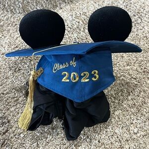 NWT Authentic Walt Disney World Mickey ears 2023 graduate adjustable hat
